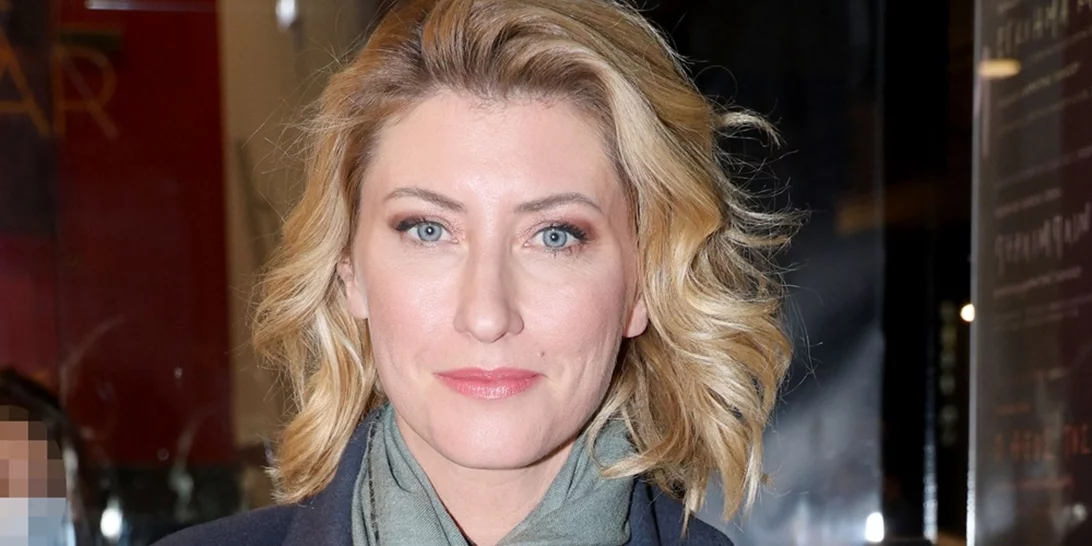 Θεατρική βραδιά για τη Σία Κοσιώνη | Η βραδινή εμφάνιση της με statement τσάντα