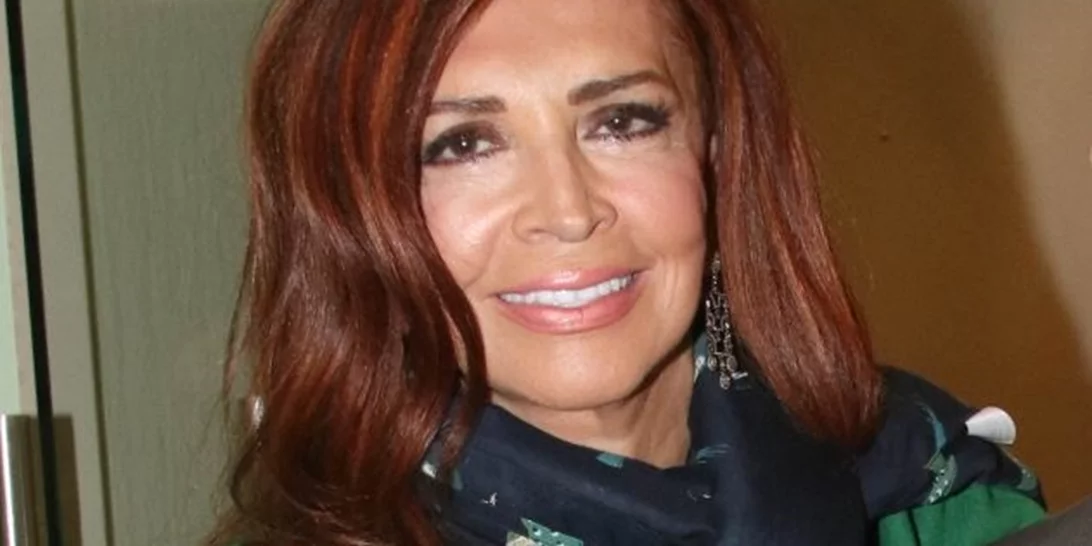 Η Μιμή Ντενίση κομψή ακόμα και casual | Πώς συνδύασε το φούτερ της