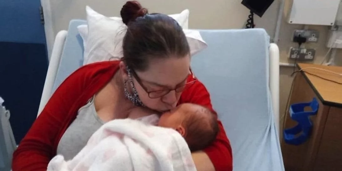 Η απίστευτη ιστορία της γυναίκας που κατάλαβε ότι ήταν έγκυος δέκα μέρες πριν από τον τοκετό