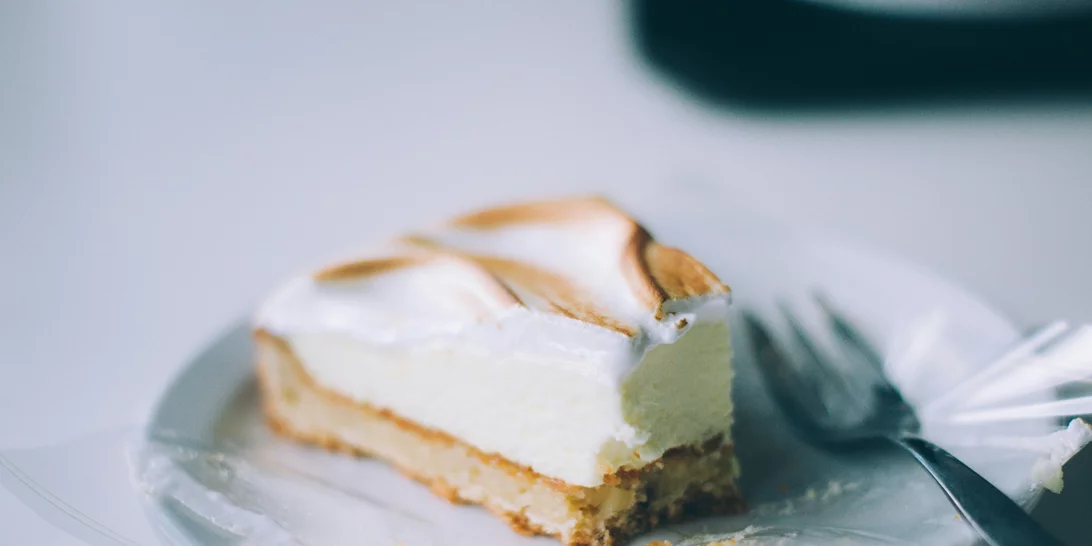 Νόστιμο γλυκό ψυγείου με μπισκότα και σαντιγί | Ό,τι πιο καλοκαιρινό μπορείς να δοκιμάσεις