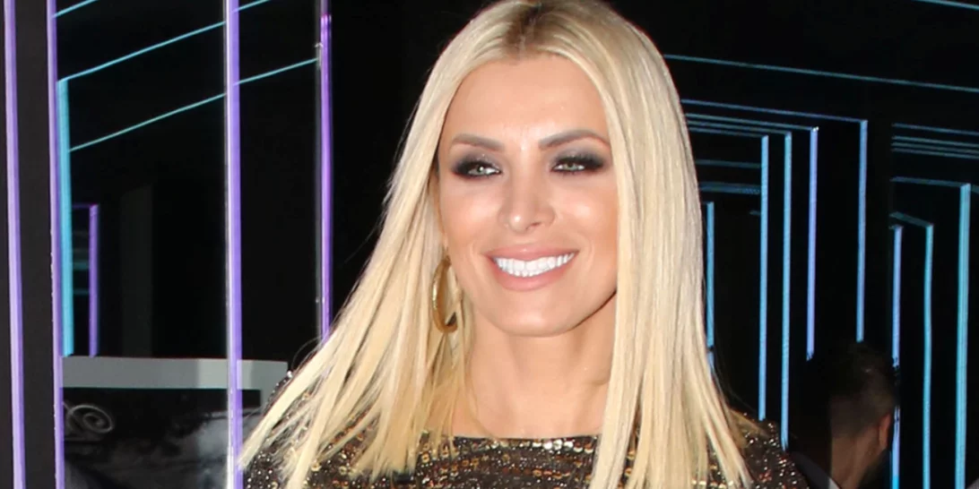 Κατερίνα Καινούργιου | "Θέλω έναν άντρα που θα μου κρατάει το χέρι στο πεντικιούρ"