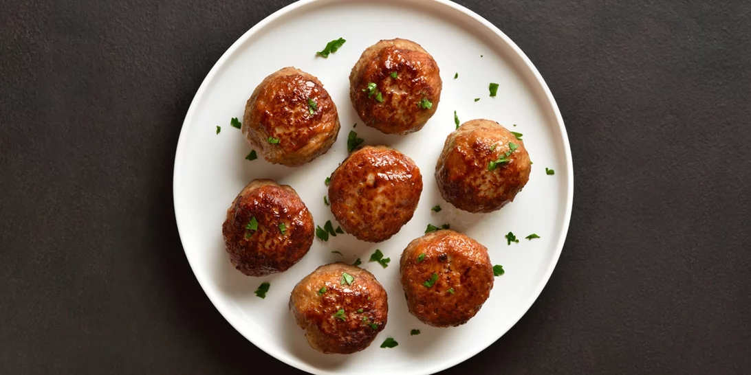 "Λιώνουν στο στόμα" | Αυτά είναι τα πιο αφράτα και γευστικά κεφτεδάκια κοτόπουλου που έχεις δοκιμάσει