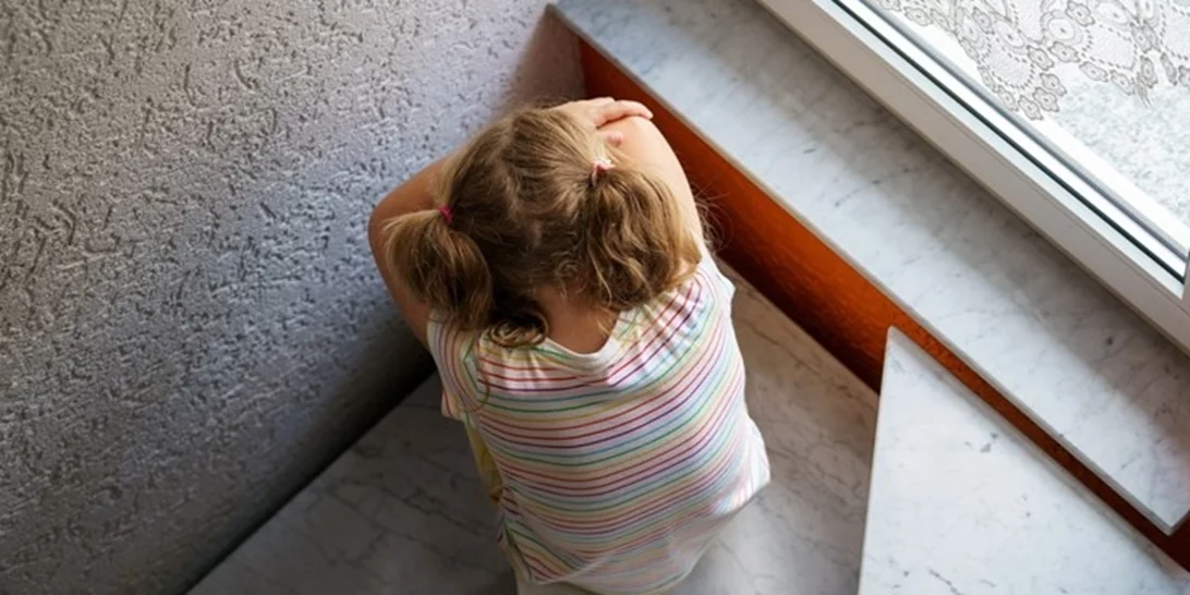 Έκλειναν τα παιδιά σε αποθήκη για… τιμωρία