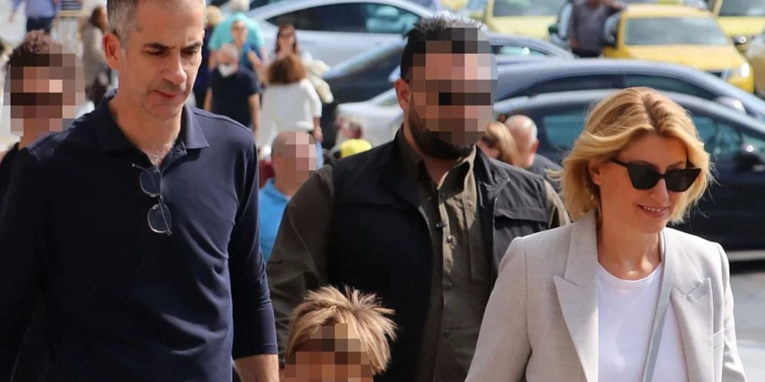 Σία Κοσιώνη & Κώστας Μπακογιάννης | Οικογενειακώς στο Σύνταγμα