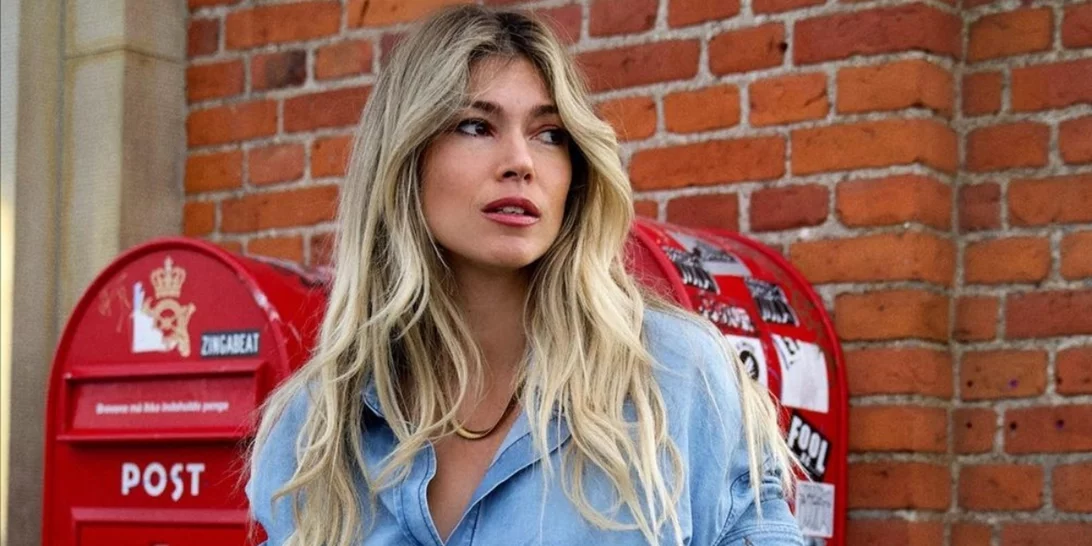 Δανείζεσαι και εσύ τα ρούχα του φίλου σου; Η Βάσια Κωσταρά δείχνει τον chic τρόπο για να φορέσεις τα πουκάμισά του