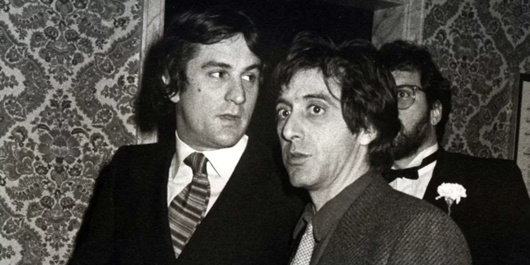 Στο debate του Twitter για το αν ο Al Pacino ή ο Robert De Niro είναι πιο σέξι, το ζουμί είναι αλλού