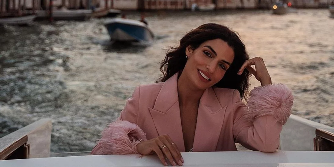 Φεστιβάλ Βενετίας | Η Τόνια Σωτηροπούλου με το πιο κομψό κοστούμι στο κόκκινο χαλί