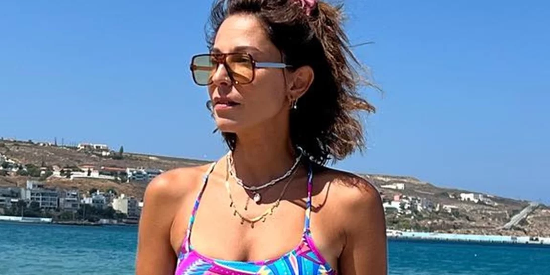 Κατερίνα Παπουτσάκη | Με μακρυμάνικο μαγιό έτοιμη για το πρώτο μπάνιο της σεζόν