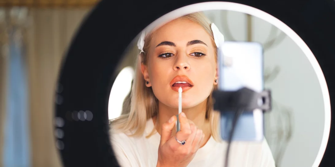 10 καλλυντικά που έχουν γίνει viral στο TikTok και αξίζουν μια θέση στο νεσεσέρ σου