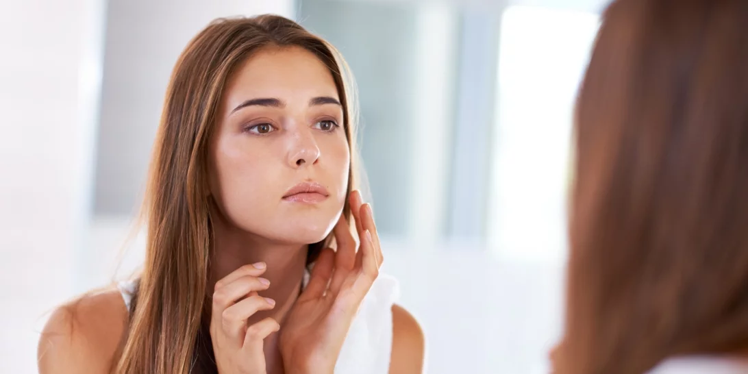 10 χρόνια νεότερη | Τα έξυπνα tips στο μακιγιάζ σου για να δείχνει η επιδερμίδα σου νεότερη και γεμάτη φρεσκάδα