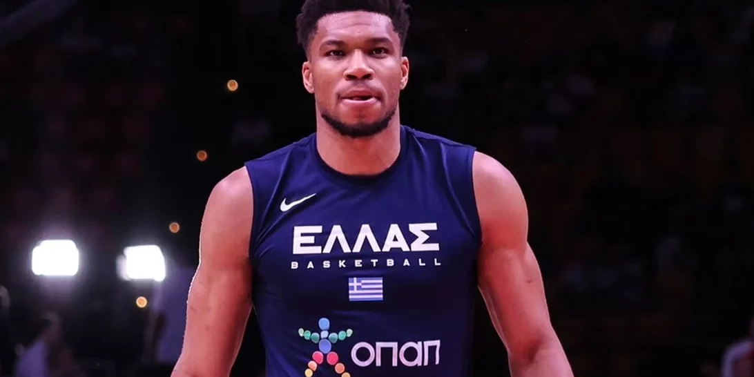 Γιάννης Αντετοκούνμπο: Το όνομα του "φώτισε" γιγαντοοθόνη στο Παρίσι για τους Ολυμπιακούς Αγώνες