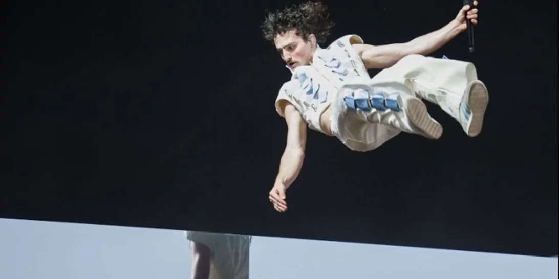 Ο Μπένσον Μπουν συγκινεί με το νέο του τραγούδι "Momma Song", ένα τρυφερό αφιέρωμα στη μητέρα του