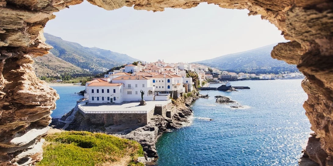 Το ελληνικό νησί που επιλέγουν οι Γερμανοί για τις διακοπές τους - "Ο νέος ανεξερεύνητος παράδεισος της Μεσογείου"