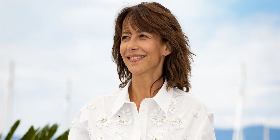 Το ανεπιτήδευτα κομψό κούρεμα που κολακεύει κάθε γυναίκα άνω των 50