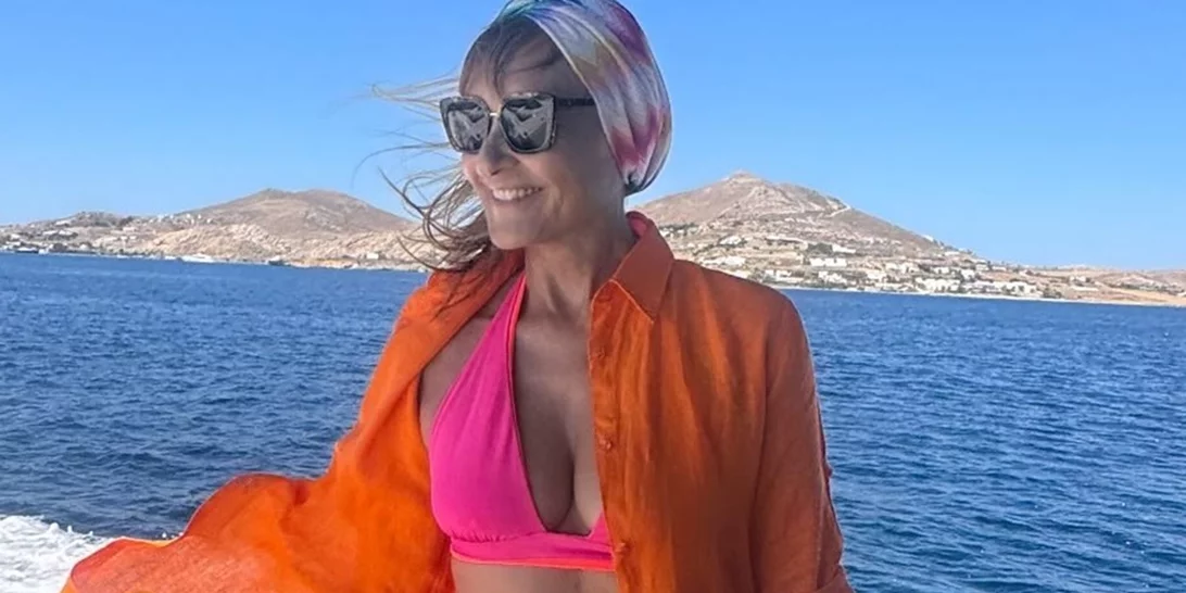 Μάρα Ζαχαρέα | Διακοπές σε σκάφος - Με μπικίνι και μαντήλι στα μαλλιά