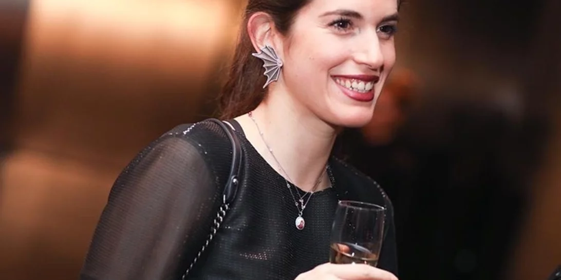 Η Αναστασία Καίσαρη σε μία σπάνια δημόσια εμφάνιση | Το casual outfit που επέλεξε για το Ηρώδειο