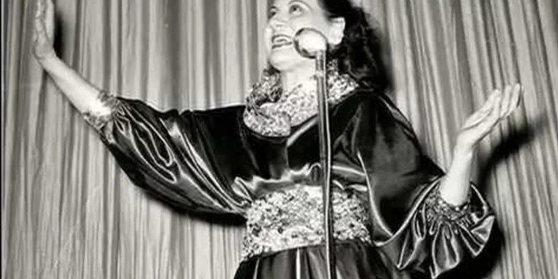 Σοφία Βέμπο | Η αληθινή ιστορία πίσω από το χιλιοτραγουδισμένο "Ας ερχόσουν για λίγο"