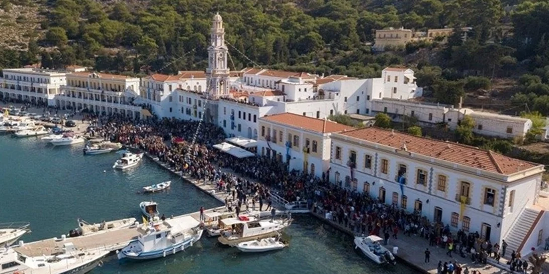 Πανορμίτης | Το μοναστήρι του Αρχαγγέλου Μιχαήλ στη Σύμη συγκινεί και προσελκύει χιλιάδες πιστούς