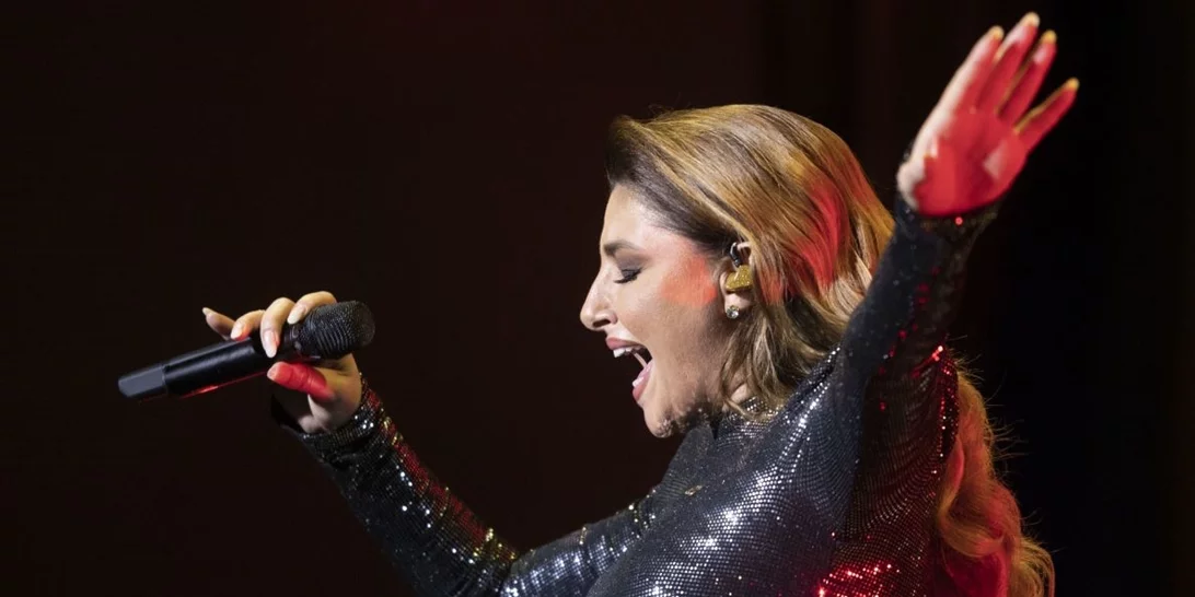 Η Έλενα Παπαρίζου και ο Ανδρέας Καψάλης σε χαλαρή βόλτα- Με ψηλοτάκουνα ugly shoes η τραγουδίστρια