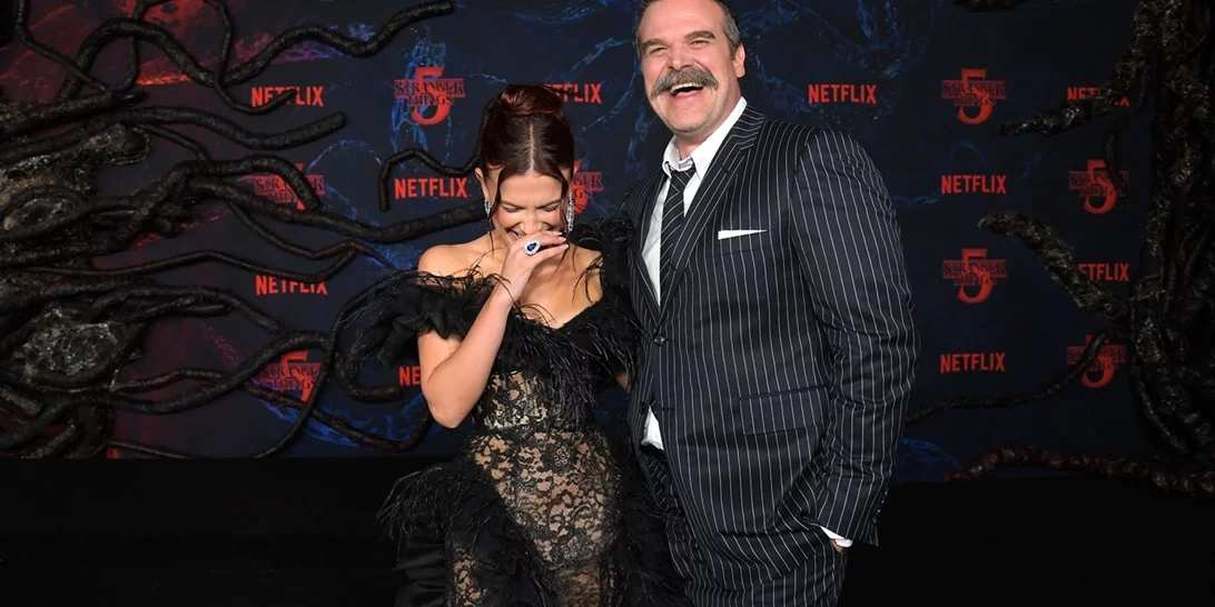 Millie Bobby Brown & David Harbour | Στιγμές συμφιλίωσης ή ένα καλά μελετημένο σχέδιο ενόψει πρεμιέρας;