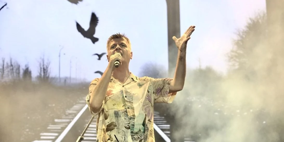 Συναυλία Τέμπη | Ρίγη συγκίνησης προκάλεσε το τραγούδι που έγραψε και ερμήνευσε ο Φοίβος Δεληβοριάς στο Καλλιμάρμαρο