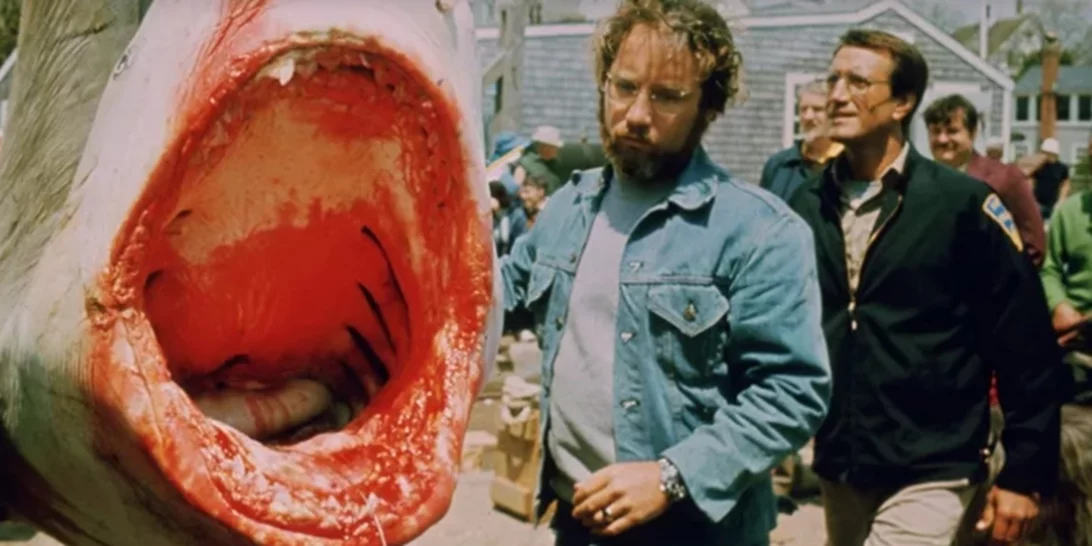 Τα "Σαγόνια του Καρχαρία" (ξε)σκίζουν ακόμα