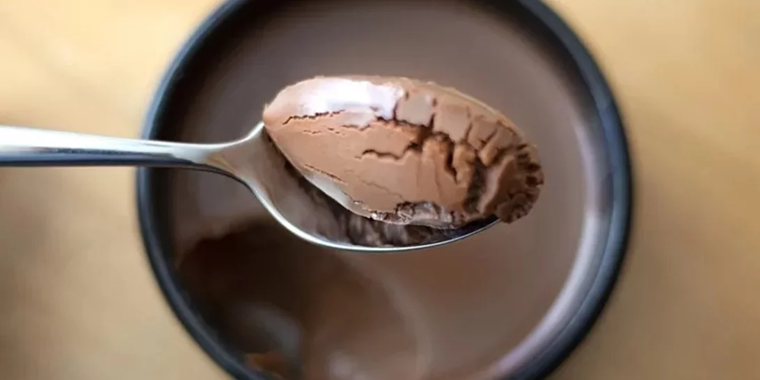Η απόλυτη mocha mousse | Αφράτη, σοκολατένια και έτοιμη σε 10 λεπτά!