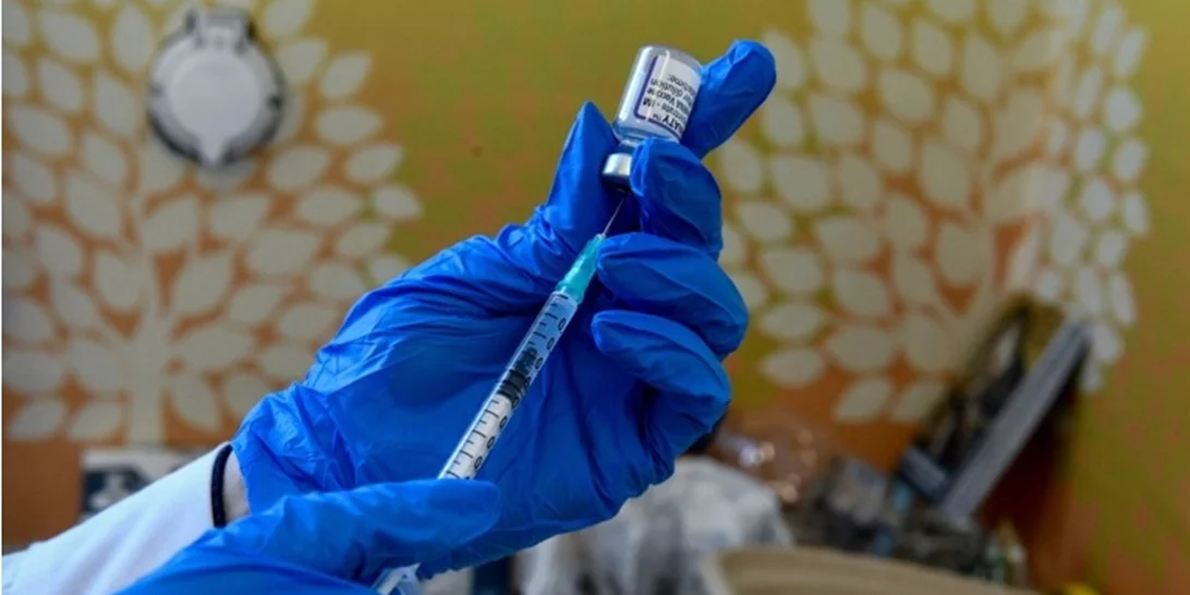 Κανονικά ο εμβολιασμός με το επικαιροποιημένο εμβόλιο της Pfizer - Γιατί χτύπησε συναγερμός για πιθανότητα εγκεφαλικού