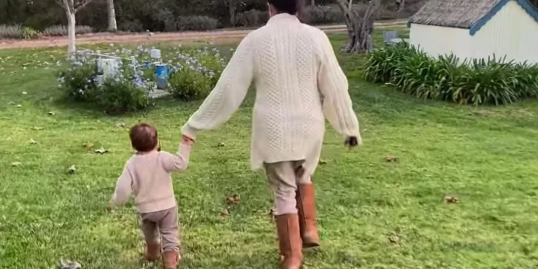 Τι αλλάζει για τον Archie και τη Lilibet σε περίπτωση που ο παππούς τους παραιτηθεί από το θρόνο;