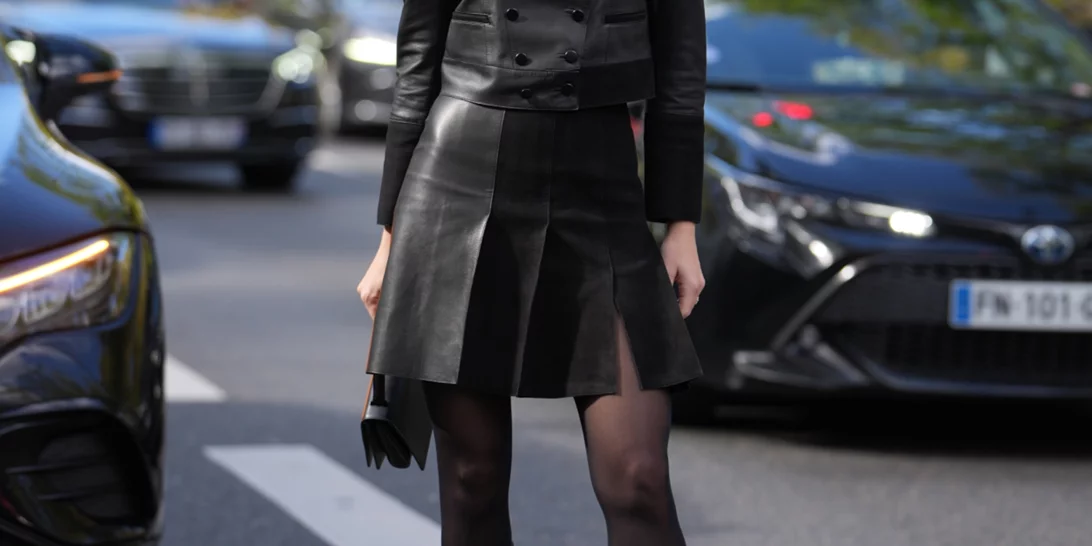 Sheer-Tights Manicure | Η "σκοτεινή" γοητεία του διάφανου καλσόν στα νύχια σου