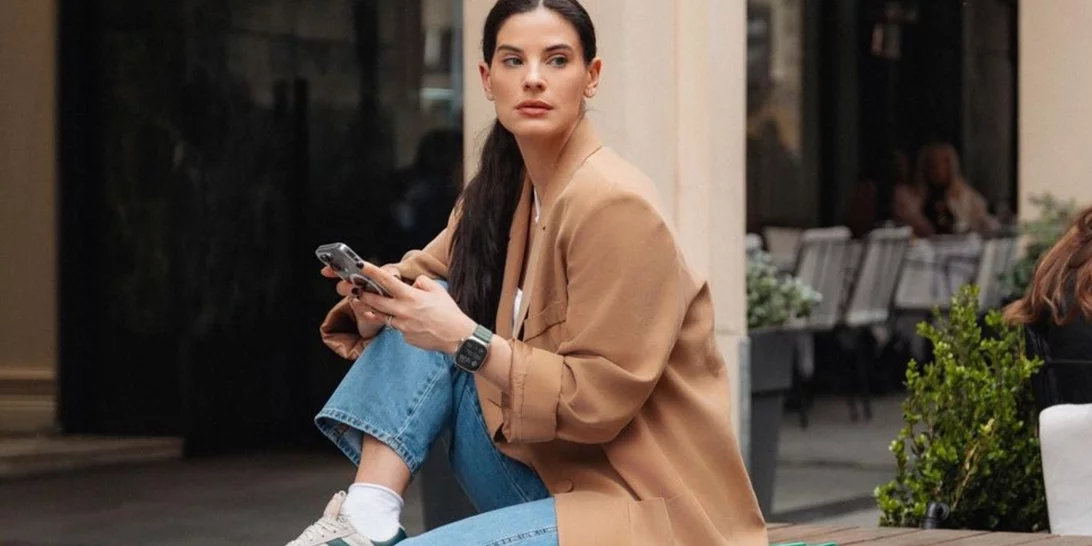 Πώς να φορέσεις το cargo παντελόνι σου σε βραδινή έξοδο όπως η Χριστίνα Μπόμπα