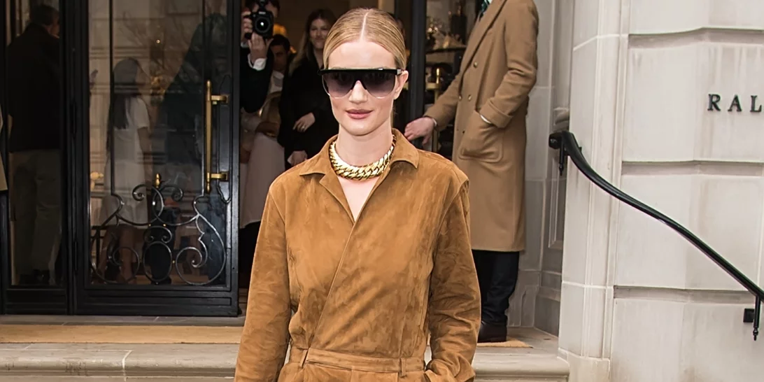 5 suede κομμάτια που φορούν οι A-listers της μόδας αυτή την περίοδο