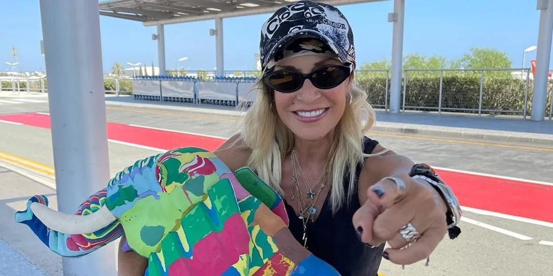 Η Άννα Βίσση πήγε στην Κύπρο και έφτιαξε ντολμαδάκια στους μαθητές του Δημοτικού σχολείου Χοιροκοιτίας