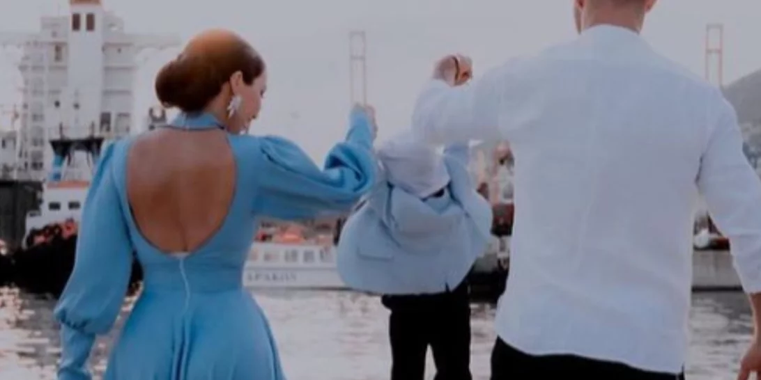 Ζευγάρι της ελληνικής showbiz βάφτισε το τρίτο παιδί του (pics)