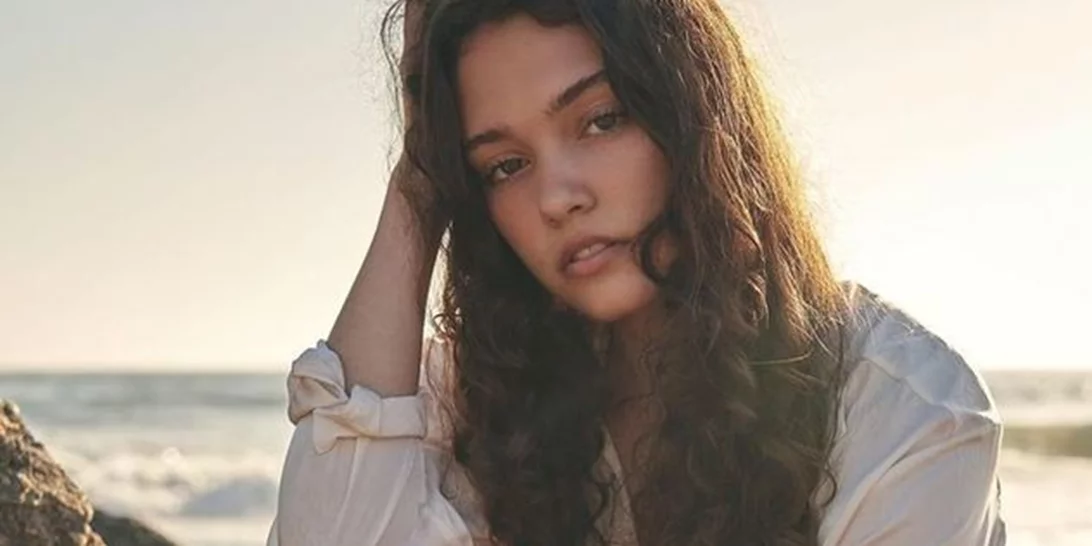 Claire Bridges | Το μοντέλο που έχασε και τα δύο πόδια της λόγω επιπλοκών από τον κορωνοϊό