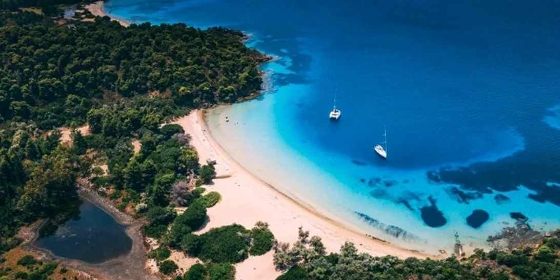 Σκιάθος | Το νησί των Σποράδων που κάνει πραγματικότητα την επέκταση της τουριστικής περιόδου