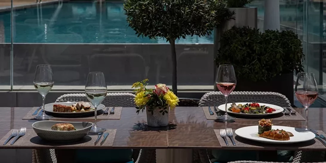 Εδώ απολαμβάνεις την καλύτερη μητροπολιτική θέα της Αθήνας αλλά αυτό δεν είναι το μεγαλύτερο ατού του