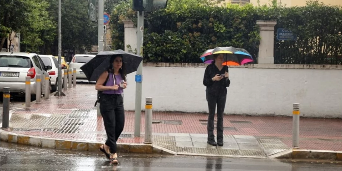 "Τρελός" καιρός με καταιγίδες και υψηλές θερμοκρασίες - Πότε εξασθενούν τα έντονα φαινόμενα