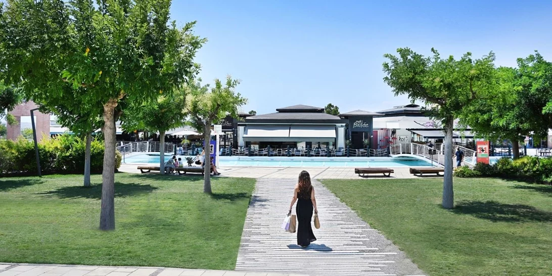 Ρούχα, παπούτσια και αξεσουάρ για το καλοκαίρι | Οι καλύτερες επιλογές για όλη την οικογένεια