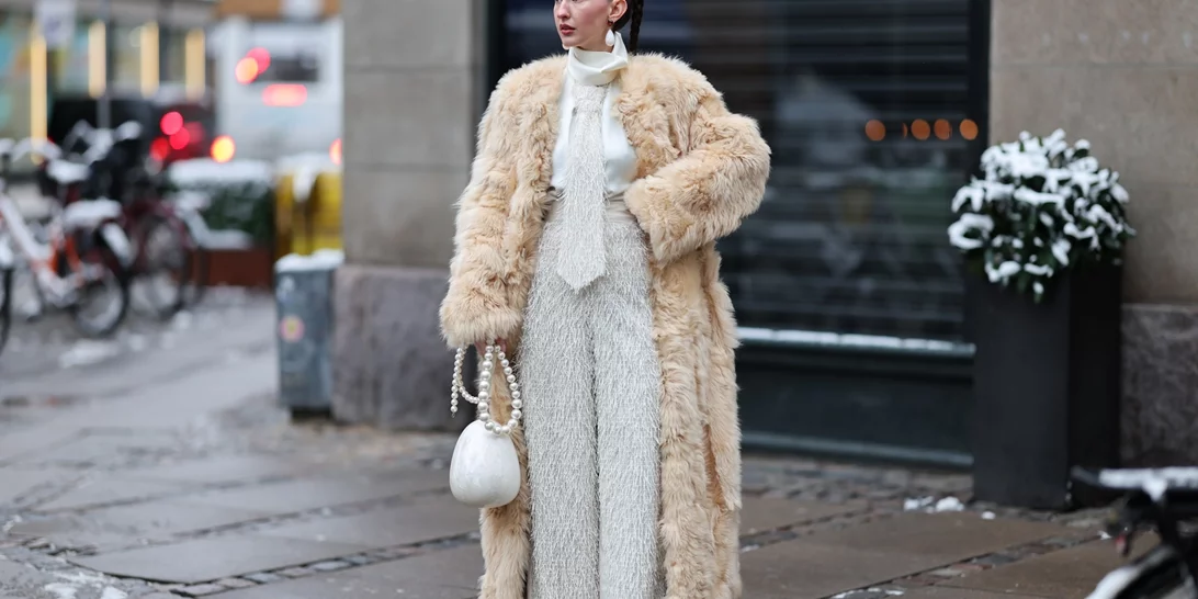Αυτή είναι η μίνι τσάντα με εφέ γούνας από τη Zara Home που θα λατρέψεις