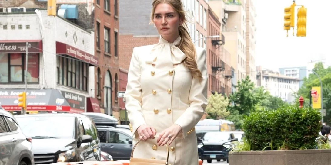 Μείον 22 κιλά, ξανθιά και ερωτευμένη η Anna Delvey | Στα 34 της, η διάσημη απατεώνισσα, είναι αγνώριστη