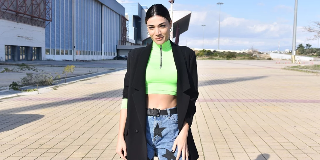 Η Ήβη Αδάμου υιοθέτησε την τοπ τάση της μόδας που θα σε κάνει να ξεχάσεις το κλασικό τζιν