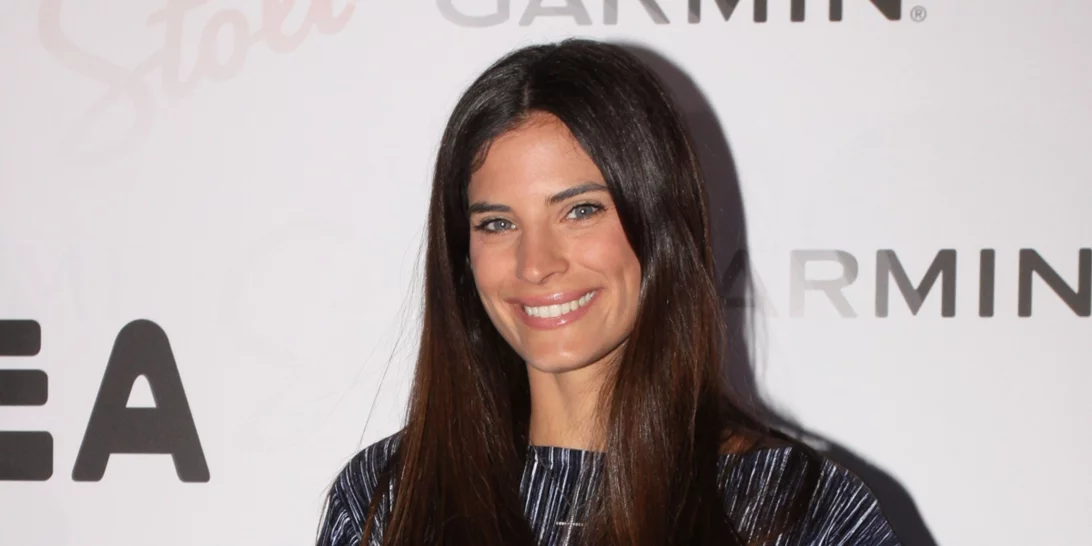 Η Χριστίνα Μπόμπα στο Ηρώδειο | Το φόρεμα που θα φορέσουμε πιο πολύ φέτος το φθινόπωρο