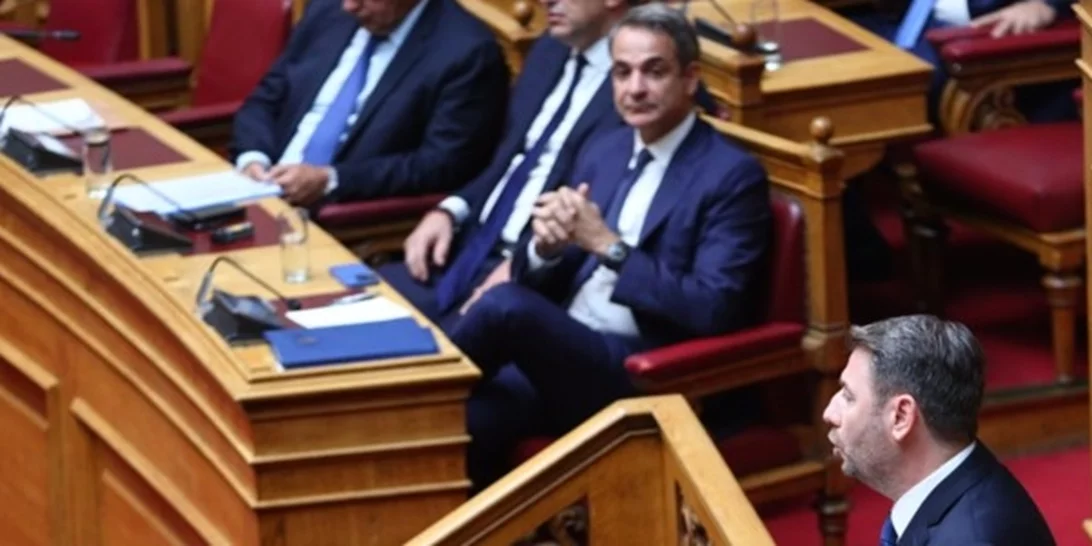 Τα Τέμπη καταδιώκουν την κυβέρνηση | Σύγκρουση Μητσοτάκη - Ανδρουλάκη στη Βουλή με αφορμή τους αγρότες