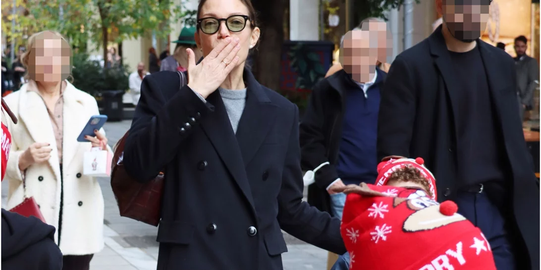 Βίκυ Καγιά | Η κομψή casual εμφάνισή της με μακρύ παλτό