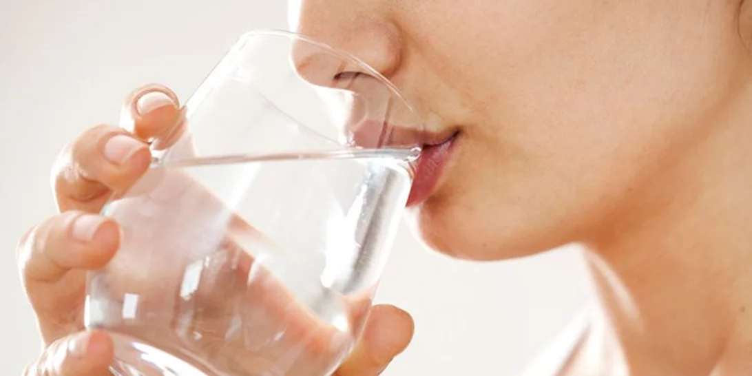 Γιατί τα "8 ποτήρια νερό" δεν είναι τελικά κατάλληλη ποσότητα για όλους;
