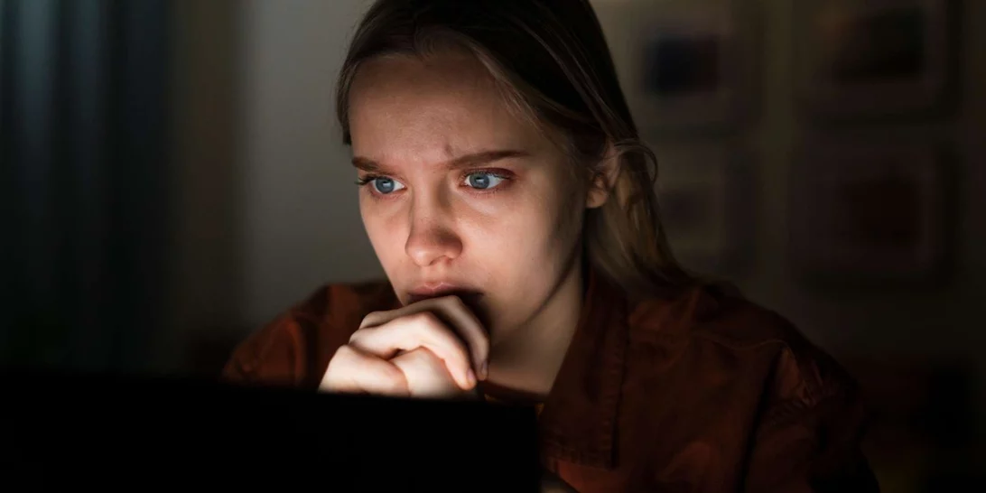 Γιατί αρέσει στον κόσμο να κλαίει στα social media και τι είναι το sadbait