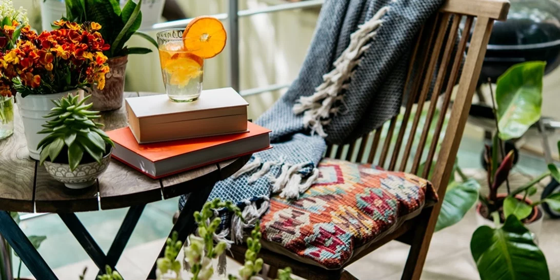 Έχεις μικρό μπαλκόνι; Τα τραπεζάκια από την IKEA που θα σε σώσουν - Χωράνε παντού