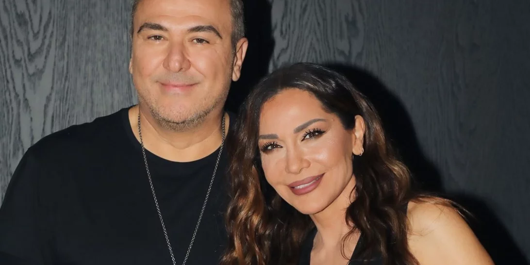 Στο θέατρο η Δέσποινα Βανδή - Συνοδευόταν από τον Αντώνη Ρέμο