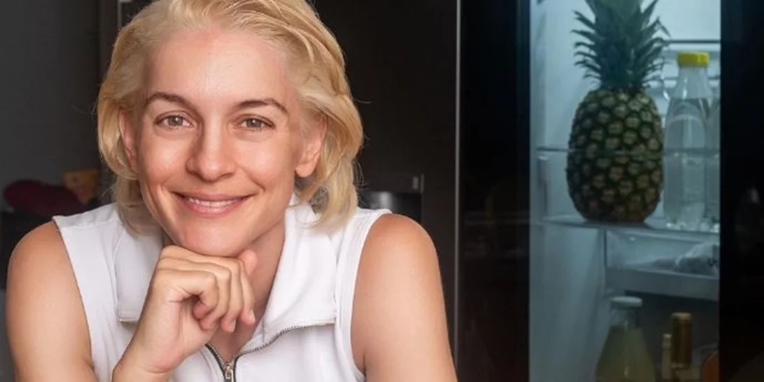 Γιούλικα Σκαφιδά | Ξεκουράζεται στο σαλόνι της στον 7ο μήνα της εγκυμοσύνης της